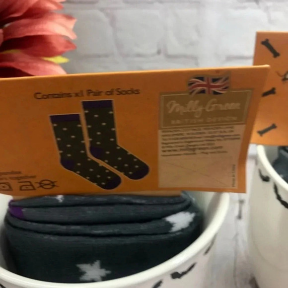 Milly green pug as vampire mug and sock set - Picture 5 of 9